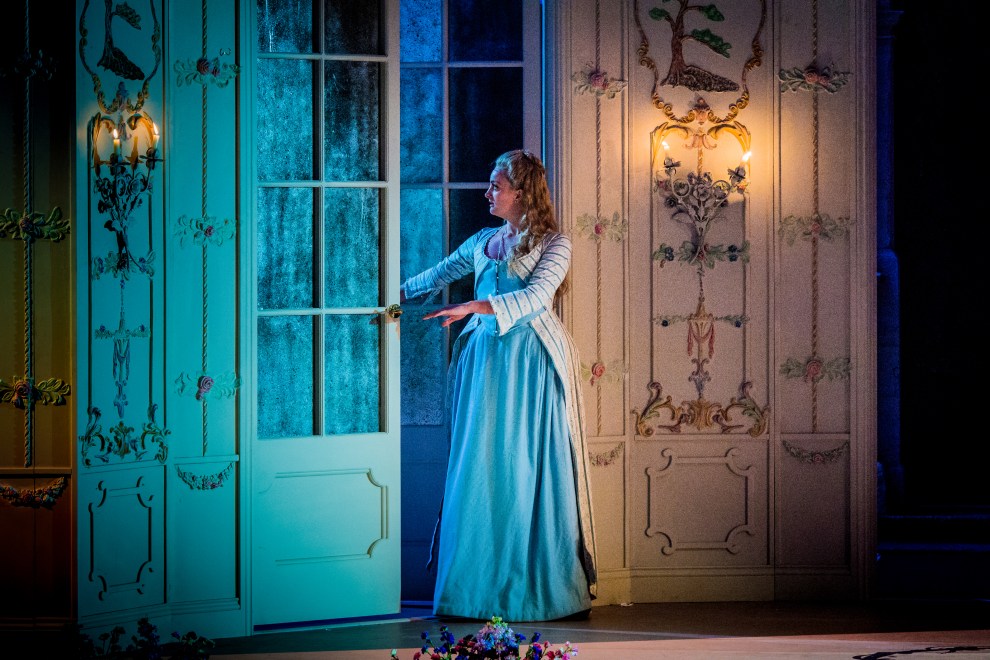 Cosi fan tutte - Mozart - Investec Opera Holland Park - 31 May 2018 Conductor - Dane Lam Director - Oliver Platt Designer - Alyson Cummings Lighting Designer - Rory Beaton Fiordiligi - Eleanor Dennis Dorabella - Kitty Whately Guglielmo - Nicholas Lester